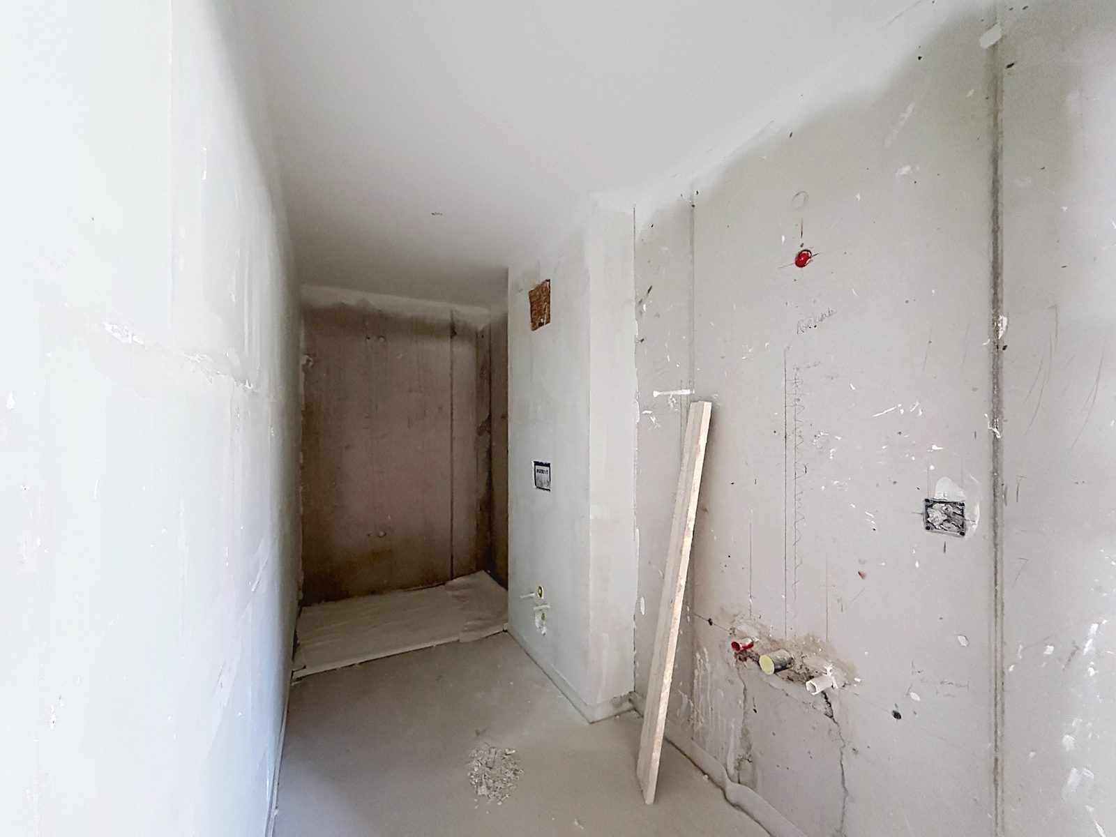 Pièce de l'appartement en construction